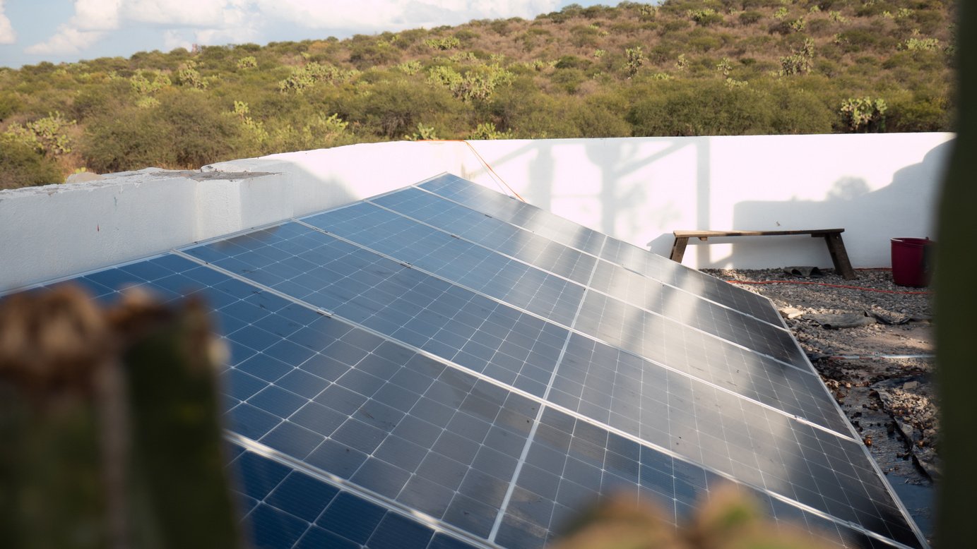 Autoconsumo solar aislado y cero inyección a red para ranchos y plantas industriales
